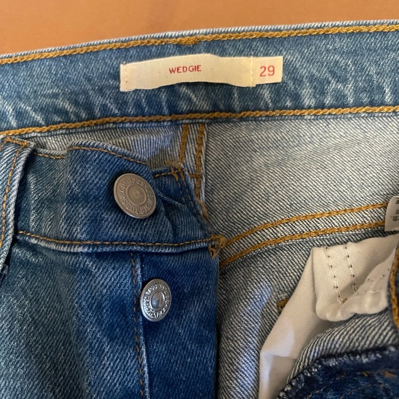LEVI’S WEDGIE STRAIGHT JEAN - Picture 3 of 4